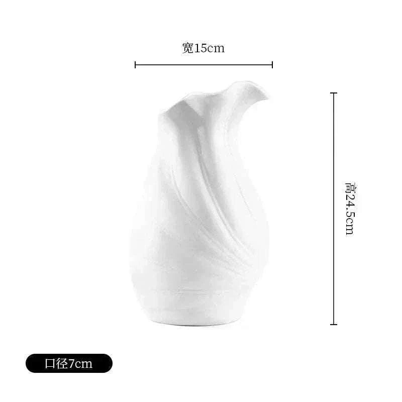 Modern ceramic vase with matte finish, 24.5 cm tall, minimalist French Nordic design, perfect for flowers or decor